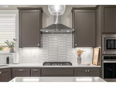 Kitchen - 1536 Alsea Dr, Eugene, OR 97408 photo 5 of 6