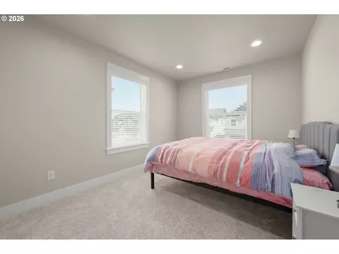 Bedroom - 1536 Alsea Dr, Eugene, OR 97408 photo 3 of 5