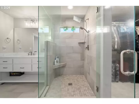 Bath - 1536 Alsea Dr, Eugene, OR 97408 photo 3 of 5