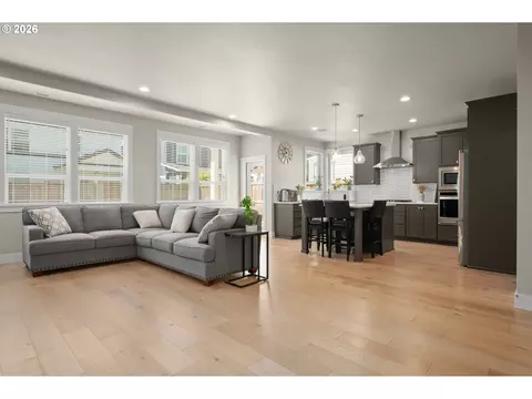 Living - 1536 Alsea Dr, Eugene, OR 97408 photo 2 of 4
