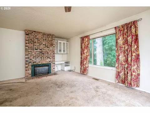 Living - 1494 NW 15th St, Gresham, OR 97030 photo 4 of 14