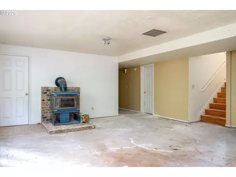 Living - 1494 NW 15th St, Gresham, OR 97030 photo 11 of 14