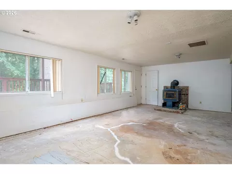 Living - 1494 NW 15th St, Gresham, OR 97030 photo 13 of 14