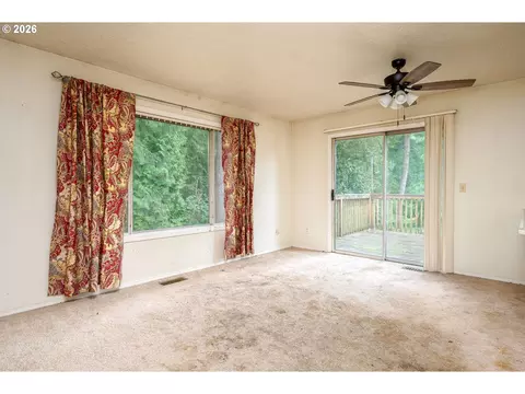 Living - 1494 NW 15th St, Gresham, OR 97030 photo 6 of 14