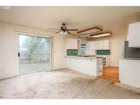 Living - 1494 NW 15th St, Gresham, OR 97030 photo 7 of 14