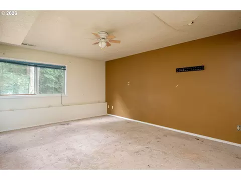 Bedroom - 1494 NW 15th St, Gresham, OR 97030 photo 2 of 2