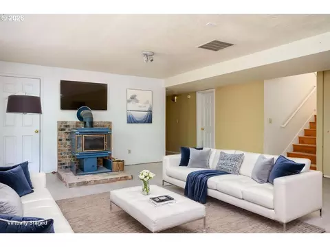 Living - 1494 NW 15th St, Gresham, OR 97030 photo 10 of 14