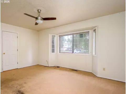 Living - 1494 NW 15th St, Gresham, OR 97030 photo 9 of 14