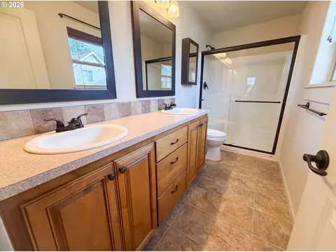 Bath - 2817 SE Condor Ave, Gresham, OR 97080 photo 3 of 3