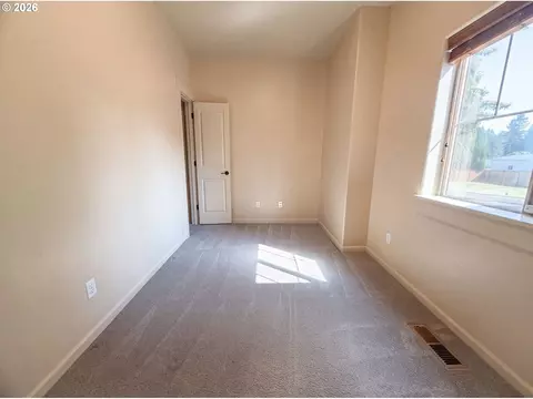 Bedroom - 2817 SE Condor Ave, Gresham, OR 97080 photo 2 of 6