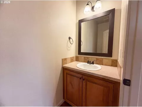 Bath - 2817 SE Condor Ave, Gresham, OR 97080 photo 2 of 3
