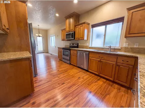 Kitchen - 2817 SE Condor Ave, Gresham, OR 97080 photo 2 of 3