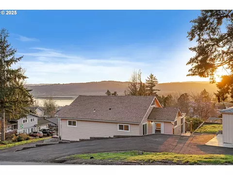 323 Taylor Rd, Kalama, WA 98625