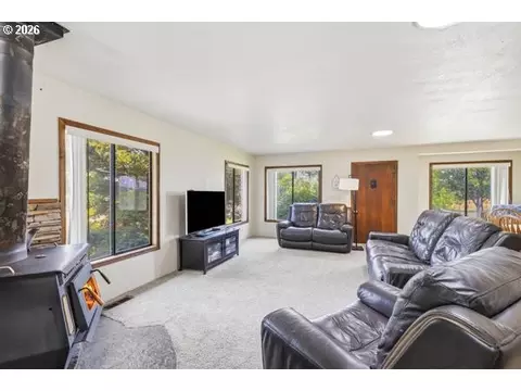 Living - 80036 Prindle Loop Rd, Hermiston, OR 97838 photo 2 of 2