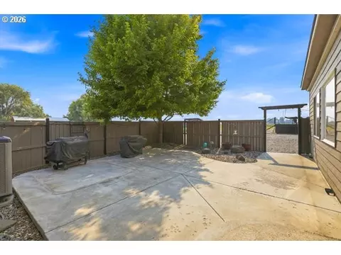 Exterior - 80036 Prindle Loop Rd, Hermiston, OR 97838 photo 4 of 12