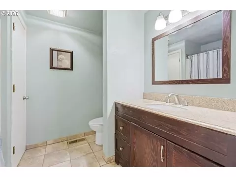 Bath - 80036 Prindle Loop Rd, Hermiston, OR 97838 photo 2 of 4