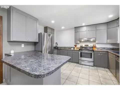 Kitchen - 80036 Prindle Loop Rd, Hermiston, OR 97838 photo 1 of 3