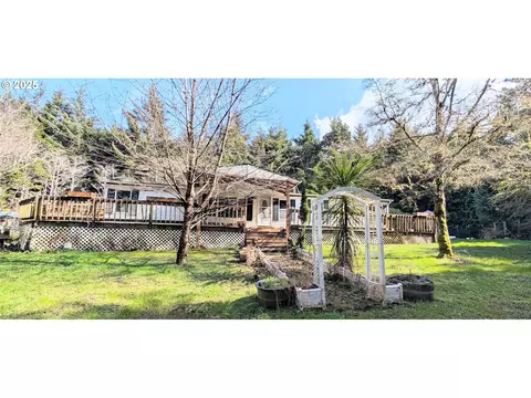 751 SW Tillicum Dr, Waldport, OR 97394