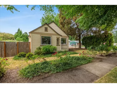 114 W 4th St, Newberg, OR 97132