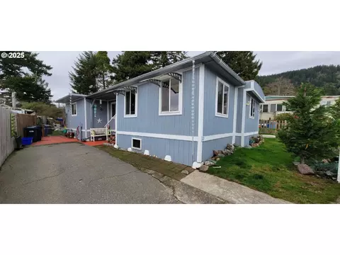 97883 Court St #59, Brookings, OR 97415