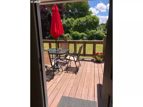 Exterior - 335 Kourt Dr, Eugene, OR 97404 photo 2 of 4