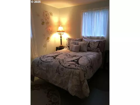 Bedroom - 335 Kourt Dr, Eugene, OR 97404 photo 1 of 3