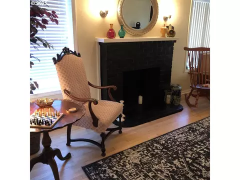 Living - 335 Kourt Dr, Eugene, OR 97404 photo 2 of 2