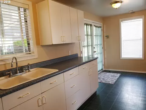 Kitchen - 335 Kourt Dr, Eugene, OR 97404 photo 1 of 4