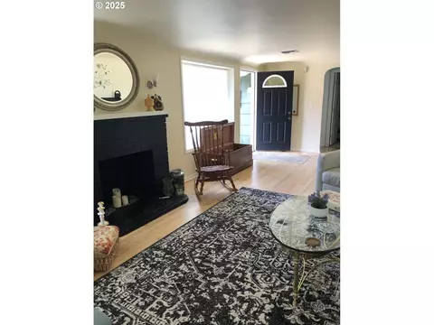 Entry Way - 335 Kourt Dr, Eugene, OR 97404 photo 1 of 1