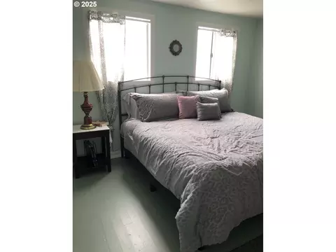 Bedroom - 335 Kourt Dr, Eugene, OR 97404 photo 2 of 3