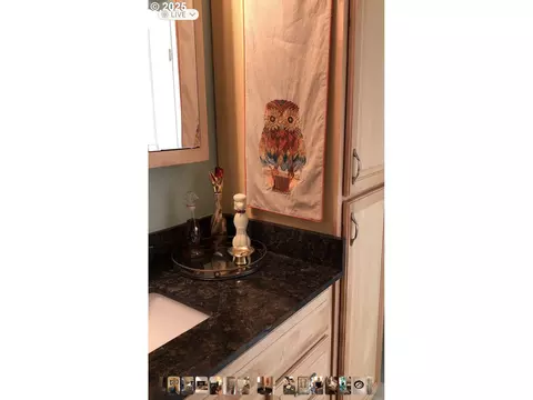 Bath - 335 Kourt Dr, Eugene, OR 97404 photo 2 of 3