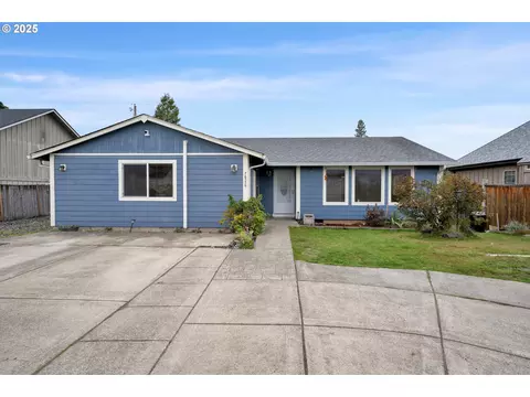 76336 Rainbow St, Oakridge, OR 97463