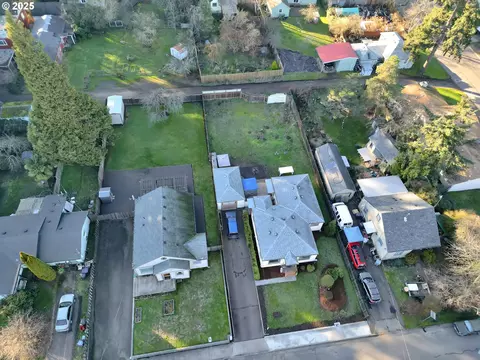 1650 Augusta Aly, Eugene, OR 97403 photo 2