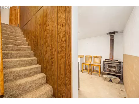Entry Way - 10919 E Mapleton Rd, Mapleton, OR 97453 photo 1 of 1