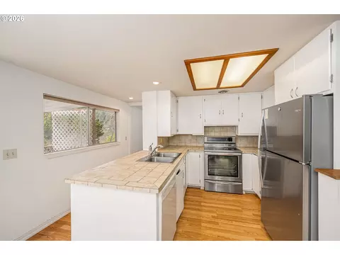 Kitchen - 10919 E Mapleton Rd, Mapleton, OR 97453 photo 3 of 3