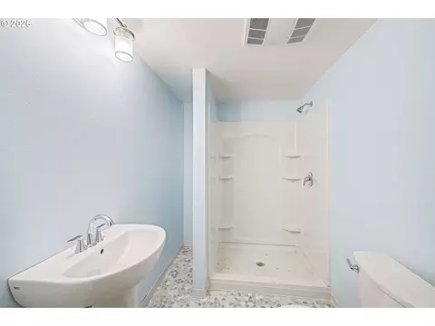 Bath - 10919 E Mapleton Rd, Mapleton, OR 97453 photo 3 of 3