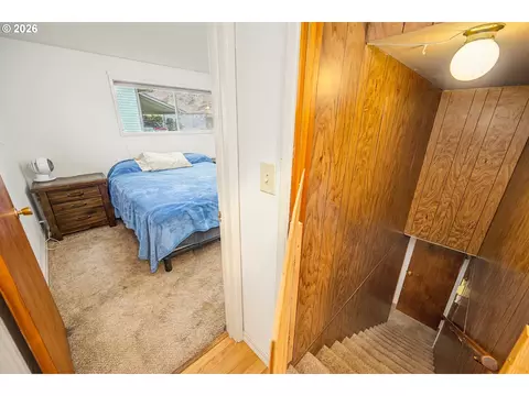 Bedroom - 10919 E Mapleton Rd, Mapleton, OR 97453 photo 3 of 5