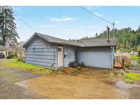 Exterior - 10919 E Mapleton Rd, Mapleton, OR 97453 photo 6 of 7