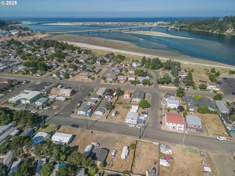 1045 NE 1085 Ne Mill St, Waldport, OR 97394