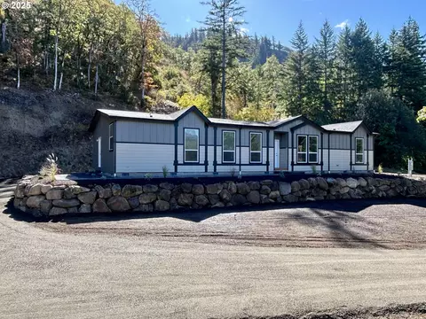 698 Highway 141, White Salmon, WA 98672