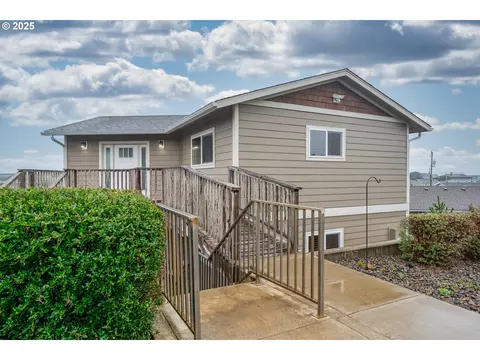 17051709 NW Abbey Ct, Waldport, OR 97394