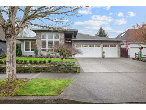 2190 River Heights Cir, West Linn, OR 97068