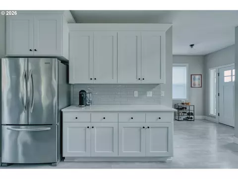 Kitchen - 128 E Taylor Dr, Newberg, OR 97132 photo 2 of 6