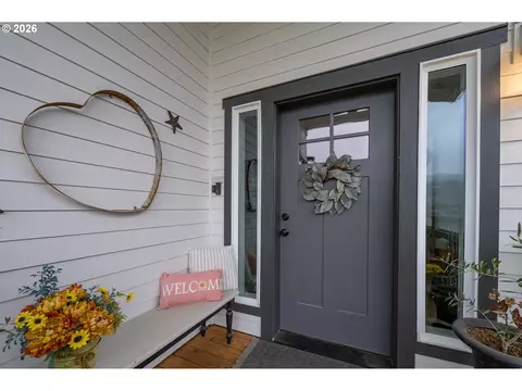 Entry Way - 128 E Taylor Dr, Newberg, OR 97132 photo 1 of 5