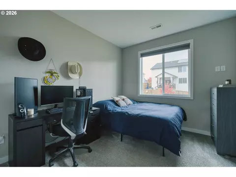 Bedroom - 128 E Taylor Dr, Newberg, OR 97132 photo 4 of 6