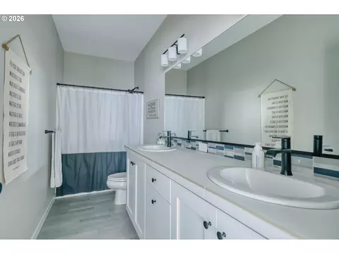 Bath - 128 E Taylor Dr, Newberg, OR 97132 photo 5 of 5