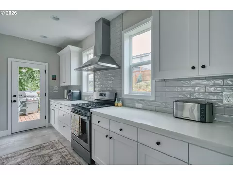 Kitchen - 128 E Taylor Dr, Newberg, OR 97132 photo 5 of 6