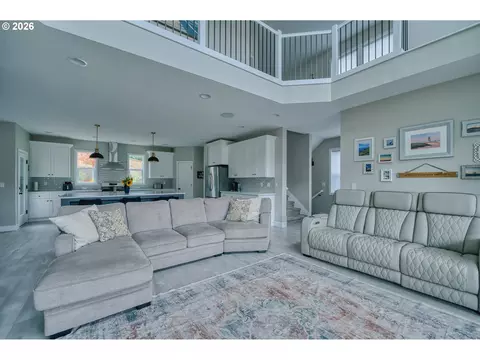 Living - 128 E Taylor Dr, Newberg, OR 97132 photo 4 of 6