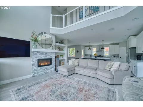 Living - 128 E Taylor Dr, Newberg, OR 97132 photo 3 of 6