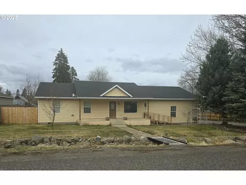 1100 Bryan St, Cove, OR 97824